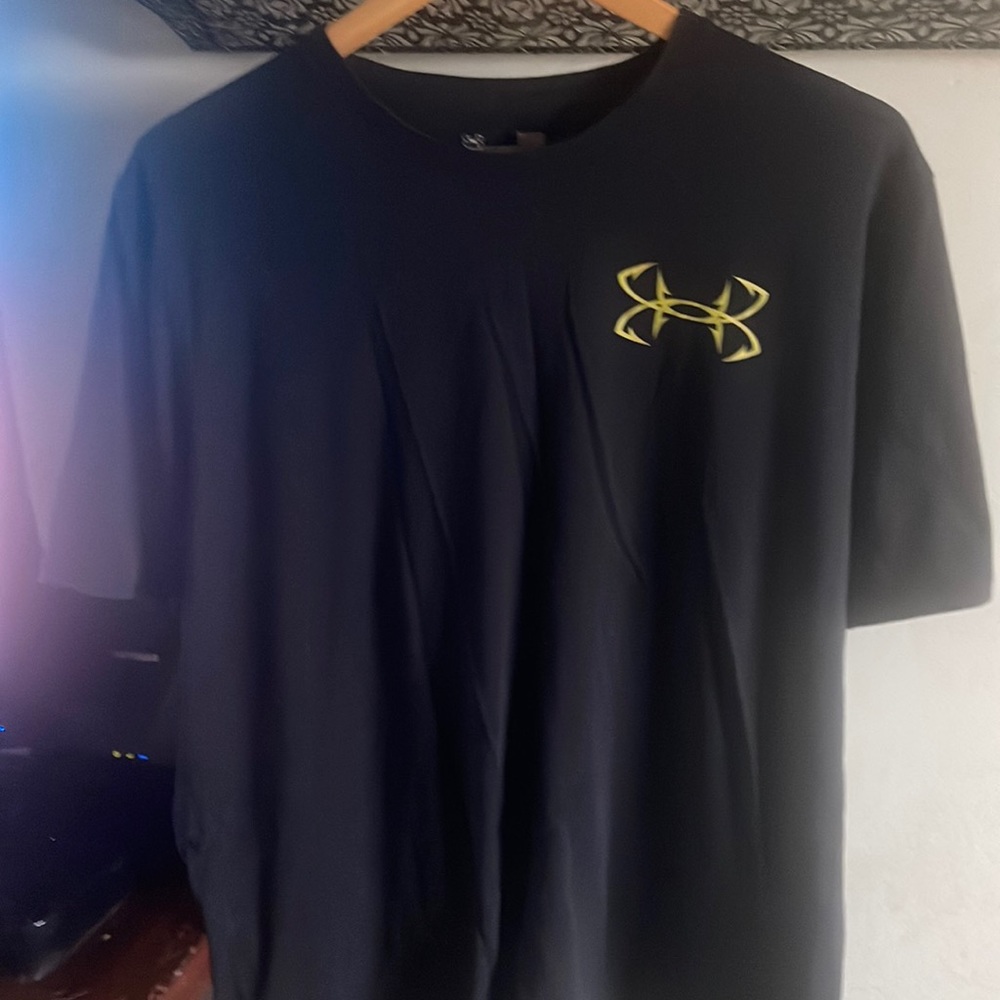 UNDER ARMOR MENS LARGE T SHIRT GRAPHIC FRONT AND BACK